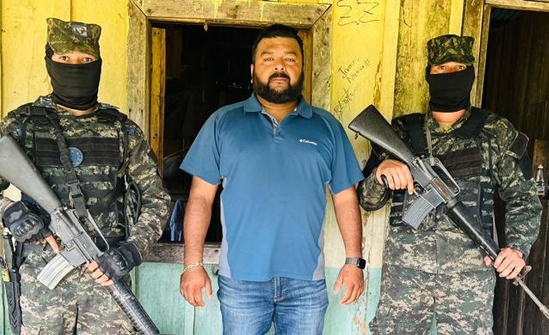 Cae constructor de “narcocarretera”