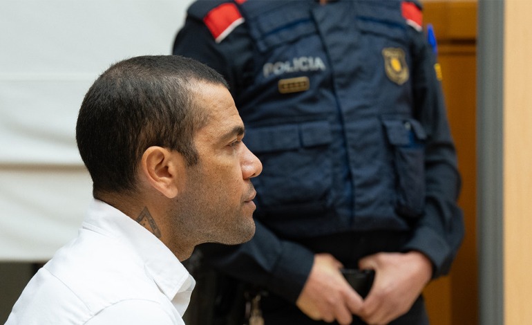 Dani Alves en el banquillo&nbsp;español