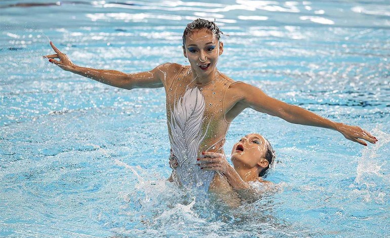 Gemelas chinas son campeonas en natación&nbsp;artística