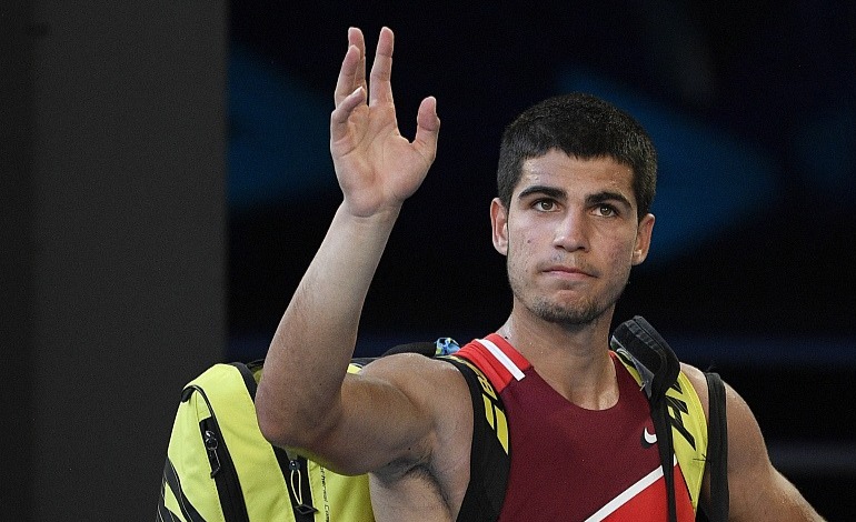 El tenista español Alcaraz se&nbsp;retira