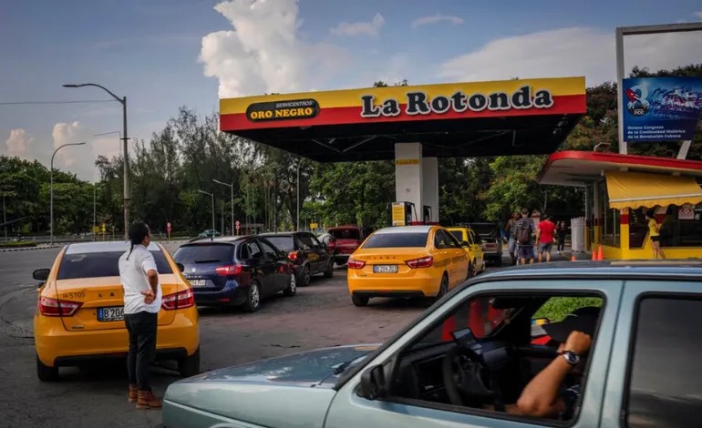 Las estaciones de gasolina en La Habana amanecieron con&nbsp;filas