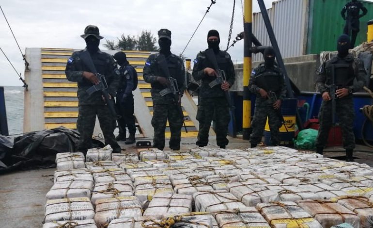 Más de media tonelada de cocaína hallan en barco&nbsp;hondureño