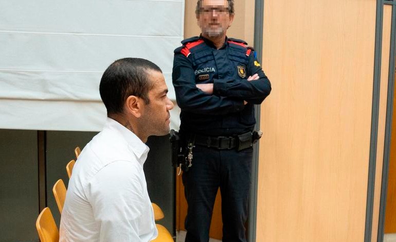 Dani Alves devuelve 150 mil euros a&nbsp;Neymar