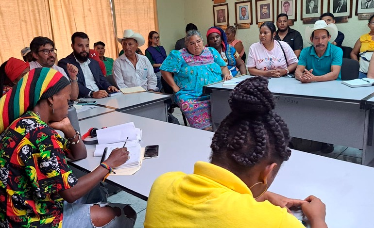 Garífunas y Tolupanes exponen problemas de tierras al&nbsp;INA