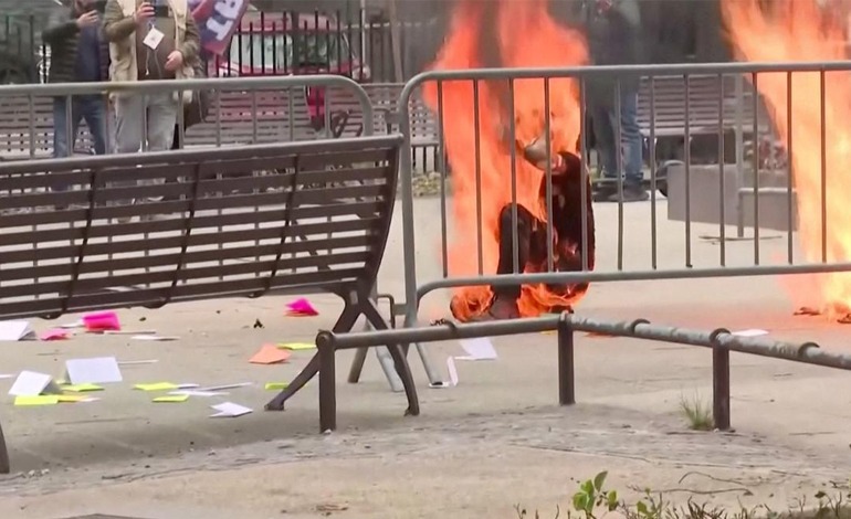 Un hombre se prendió fuego frente del tribunal de Nueva&nbsp;York