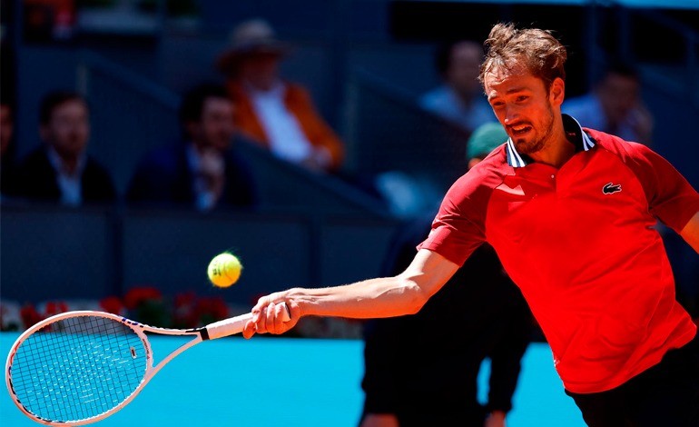 Los rusos Medvedev y Rublev se meten en&nbsp;cuartos