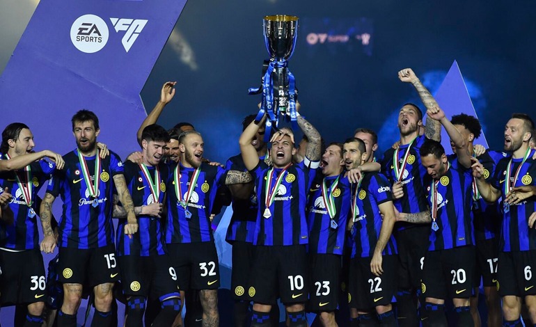 Inter recibe su trofeo de&nbsp;campeón