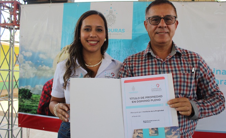 IP entrega más de 500 títulos de propiedad en&nbsp;Comayagua