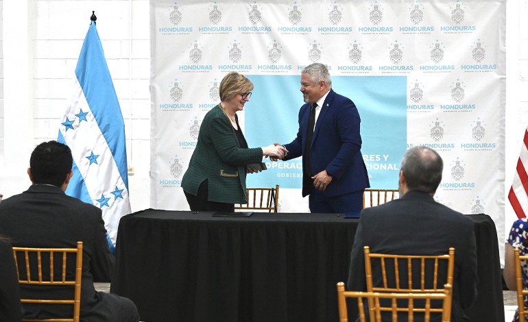 EE. UU. y Honduras firman alianza de protección para mujeres y&nbsp;niños