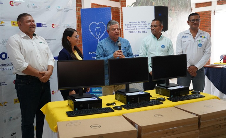 EUROSAN DEL: Entrega equipo de cómputo a la&nbsp;UNAG