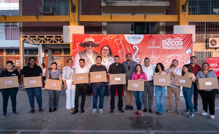 Becas Solidarias llegan a su 12º&nbsp;departamento