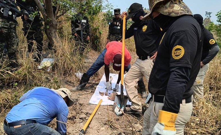 Cementerio clandestino: Van 10&nbsp;cadáveres