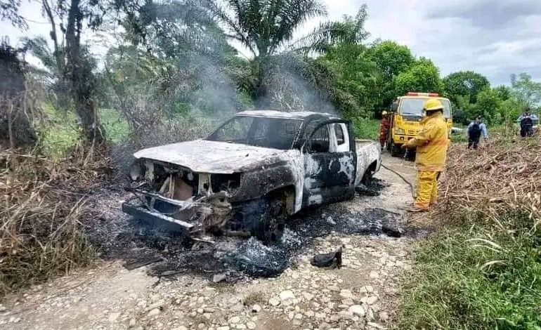 Lo queman vivo dentro de su&nbsp;vehículo