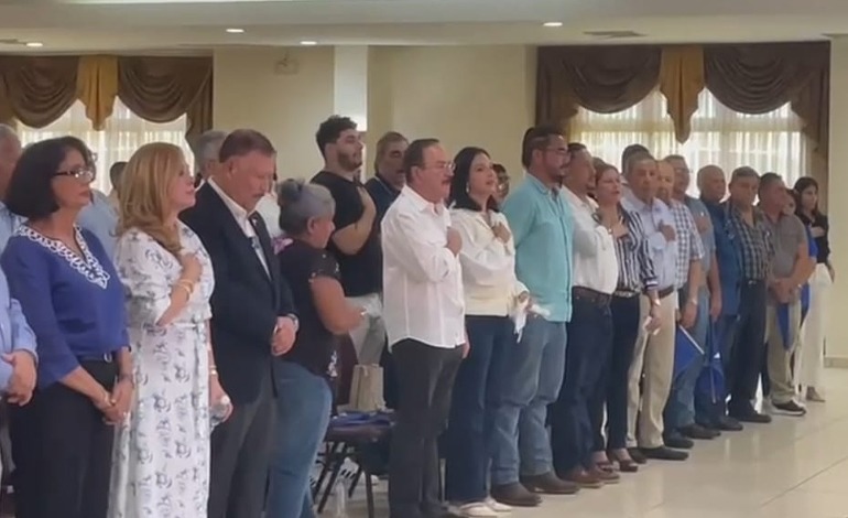 Carlos Urbizo postula en SPS precandidatura&nbsp;presidencial