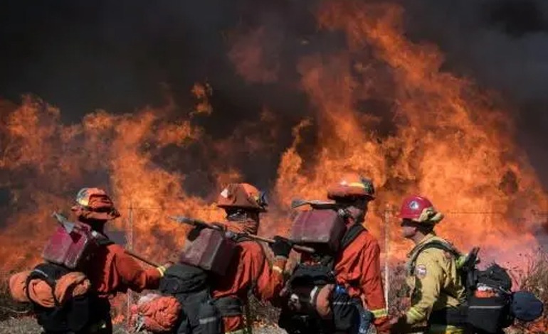 Bomberos batallaban para contener varios incendios en&nbsp;California