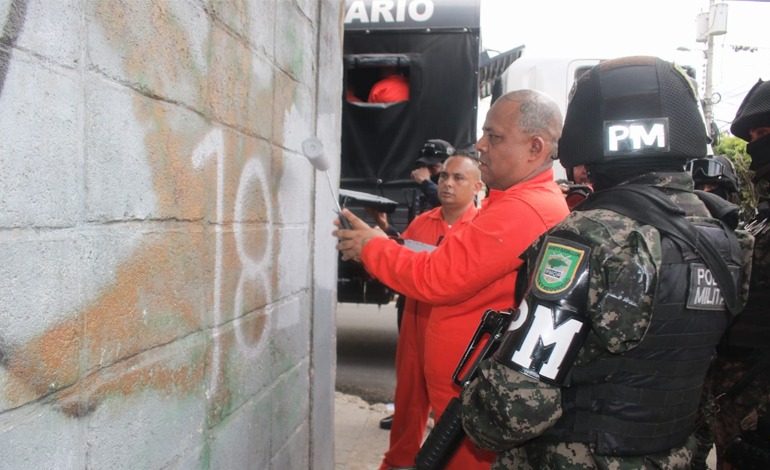 Reos pintan “placazos” de maras en&nbsp;paredes