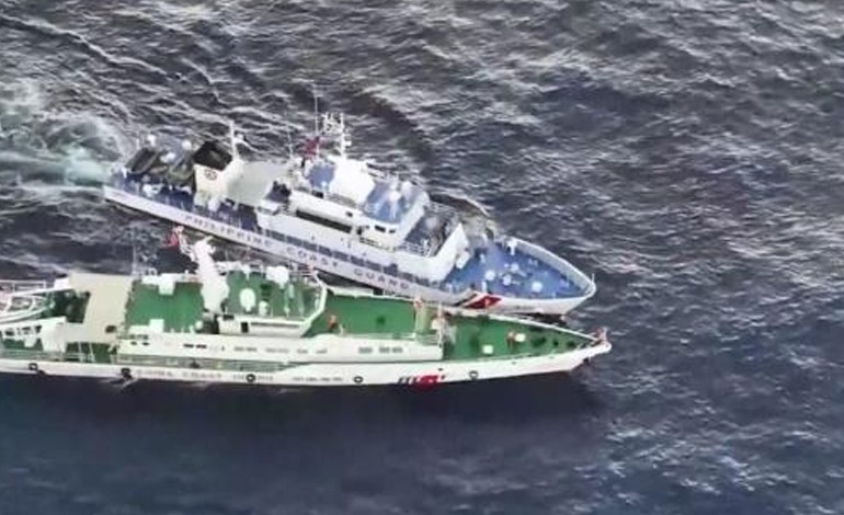Navíos de China y Filipinas&nbsp;«colisionaron»
