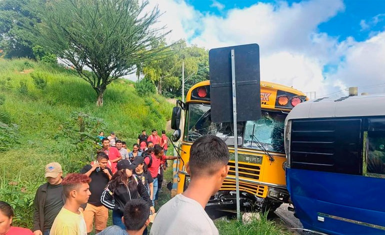 Desenfrenado autobús: Un muerto y 8&nbsp;heridos