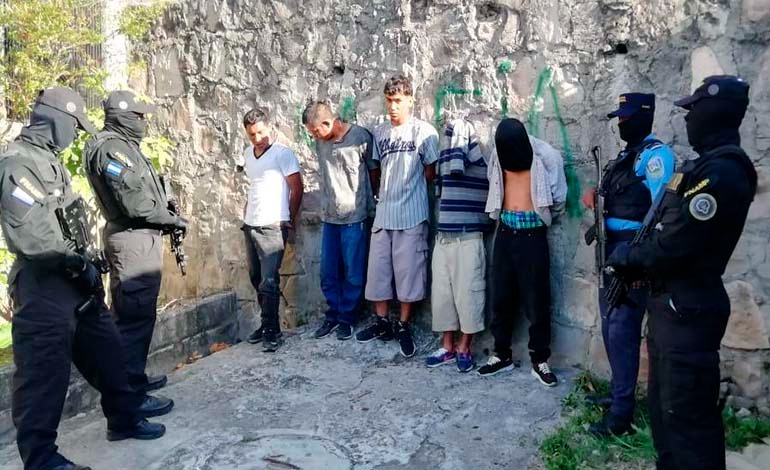 Pandillas obligan a miles a abandonar sus&nbsp;hogares