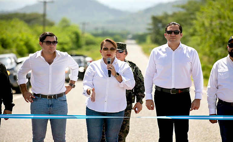Presidenta inaugura Fase 1 de la carretera a&nbsp;Limones