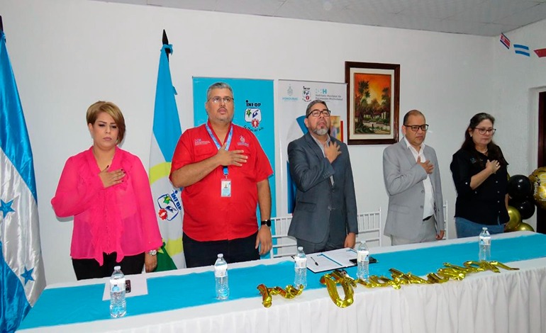 Listos para emprender jóvenes tras graduarse del&nbsp;Infop