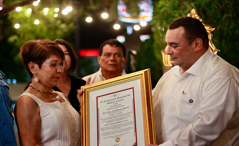Corporación Municipal rinde homenaje póstumo del “Gordito”&nbsp;Castellanos