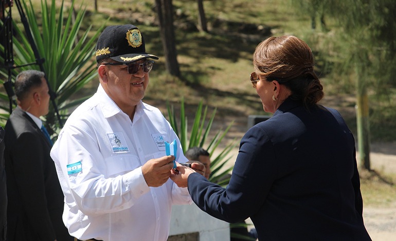 Presidenta entrega flota vehicular para fortalecer la&nbsp;seguridad