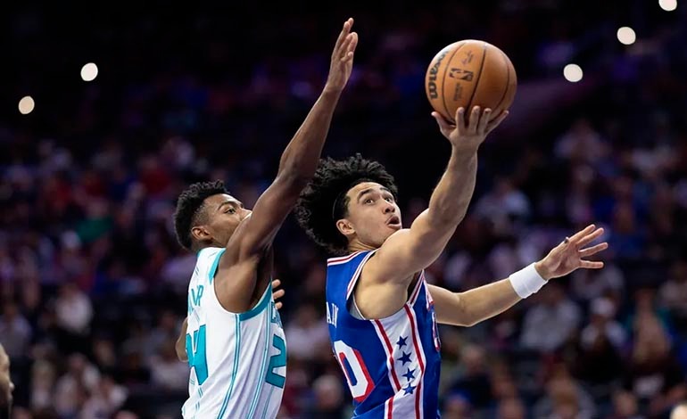 Novato Jared McCain revive a los&nbsp;76ers