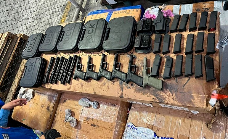 Decomisan fuerte armamento en una encomienda de los EE.&nbsp;UU.