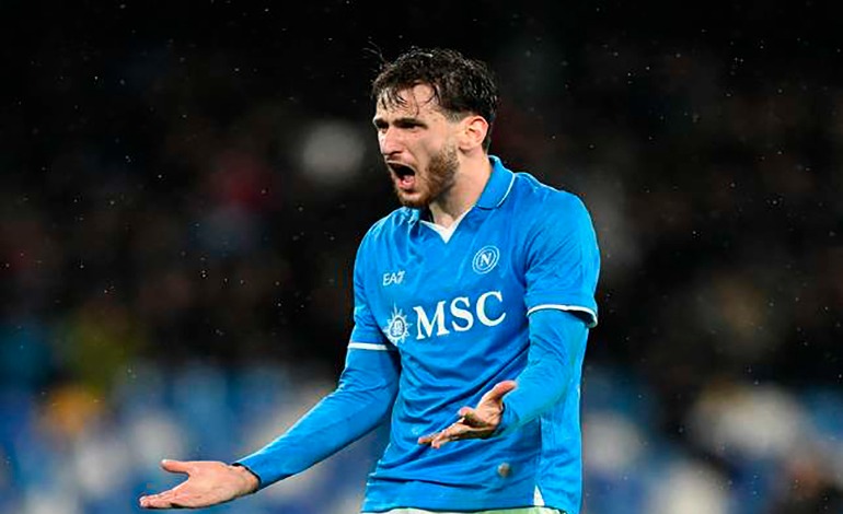 Khvicha Kvaratskhelia se lesionó en la rodilla&nbsp;derecha