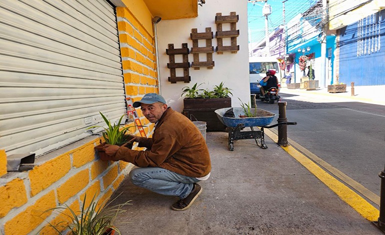 Capitalinos disfrutan víspera navideña en la Avenida&nbsp;Cervantes