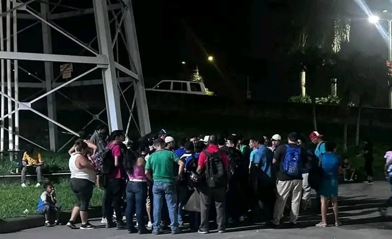 Miles de hondureños se van en caravana a EE.&nbsp;UU.