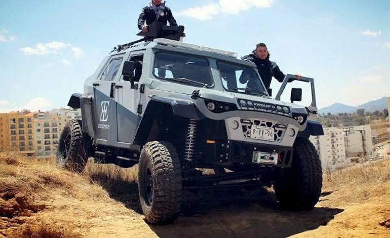 Entre más desborda la inseguridad, la policía en feria de carros&nbsp;blindados