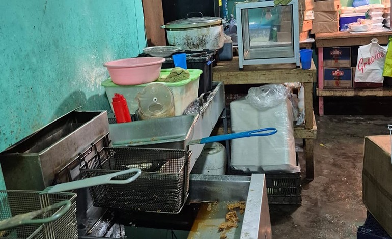 Suspenden negocio por vender “pollo&nbsp;chuco”