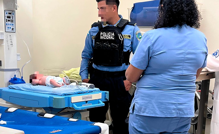 Agentes de la UMEP-8 rescatan a un recién nacido en el Valle de&nbsp;Sula