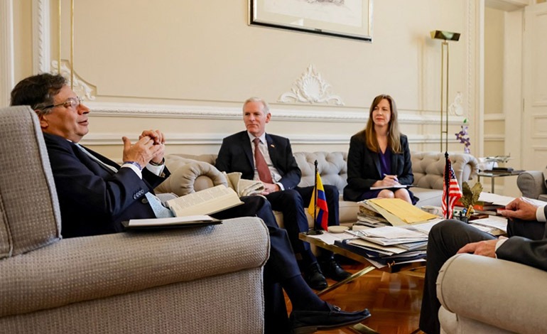 Petro pide la renuncia a sus&nbsp;ministros