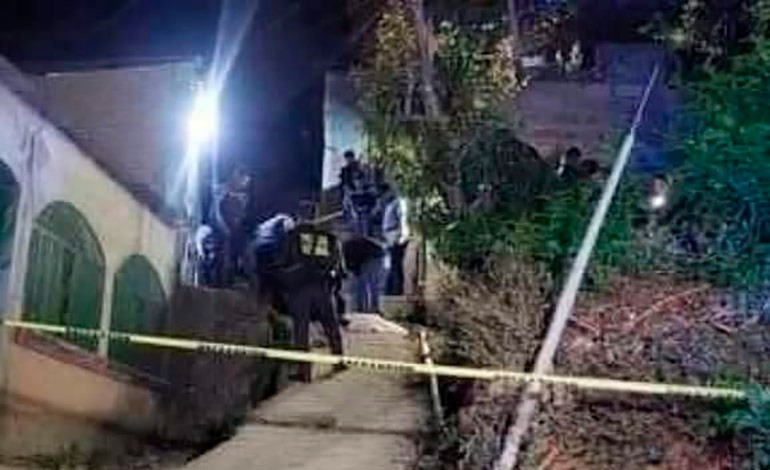 Falsos policías matan a balazos a tres&nbsp;amigos