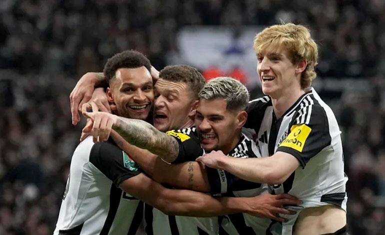 El Newcastle destrona al&nbsp;Liverpool