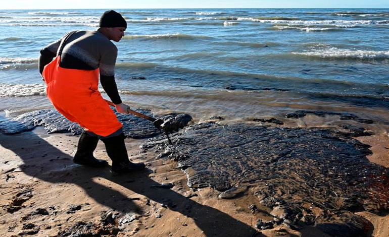 Rusia estima daños por derrame de petróleo en el Mar&nbsp;Negro
