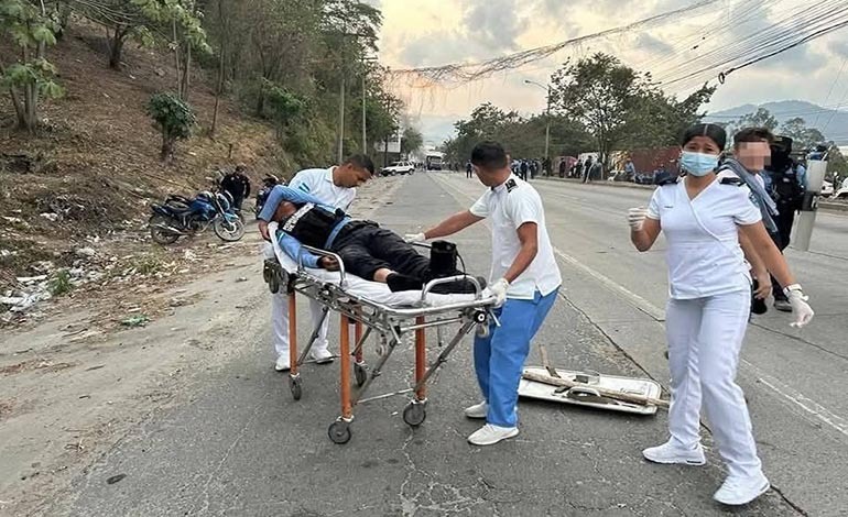 Policías heridos en guerra entre pobladores de Choloma y&nbsp;policías