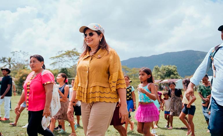 Rixi Moncada recorre los pueblos&nbsp;Tawahkas