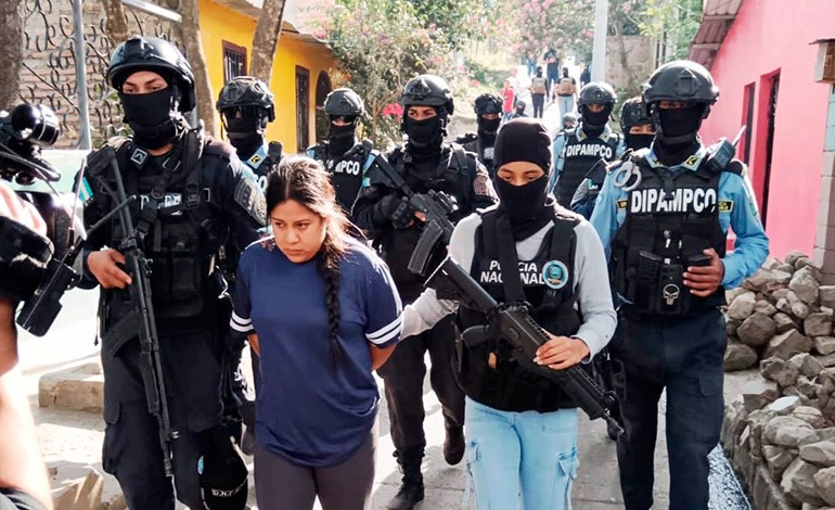DIPAMPCO captura a 3 mujeres que movían millones de la&nbsp;extorsión