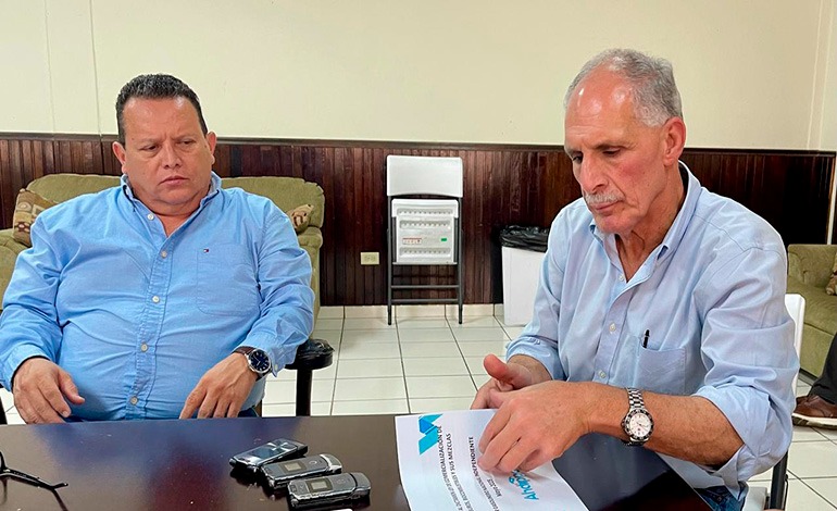 Ahdippe y candidato presidencial Nasry Asfura conversan sobre Ley de&nbsp;Hidrocarburos