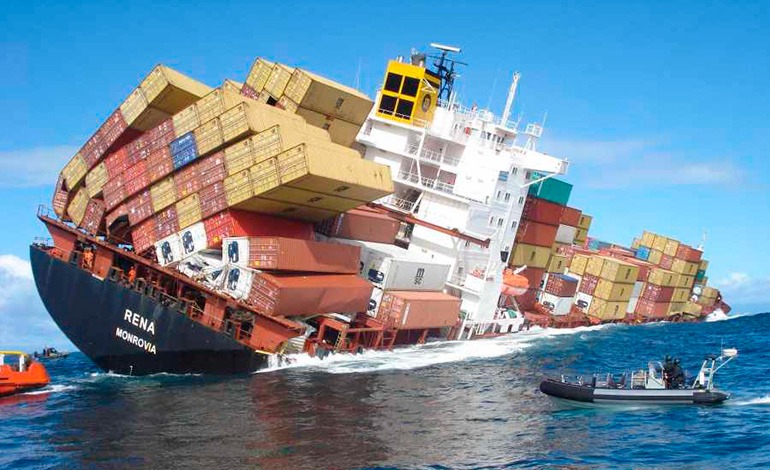 Naufraga buque con “mercancías&nbsp;peligrosas”