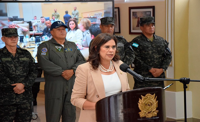 Rixi Moncada renuncia en&nbsp;Defensa