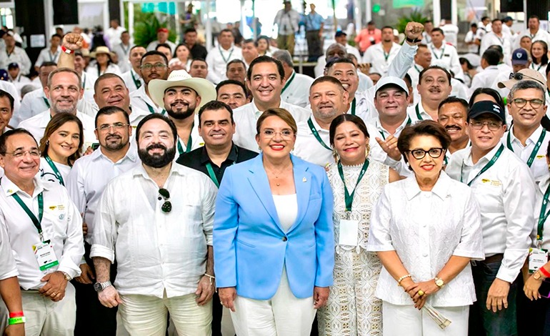 Estrecho vínculo con alcaldías y obras destaca Xiomara&nbsp;Castro