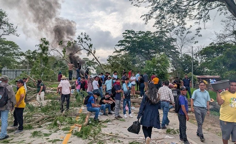 Pobladores de Quimistán paralizan Carretera en protesta por El&nbsp;Tablón