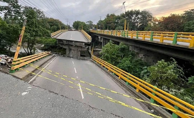 Lluvias botan puente entre colonias Guadalupe y Las Brisas en&nbsp;SPS