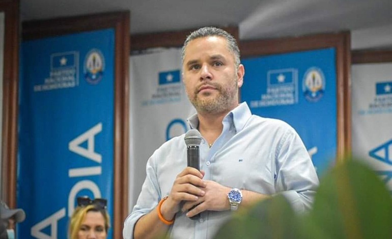 David Chávez lamenta pésimos tratos a hondureños por&nbsp;aerolínea