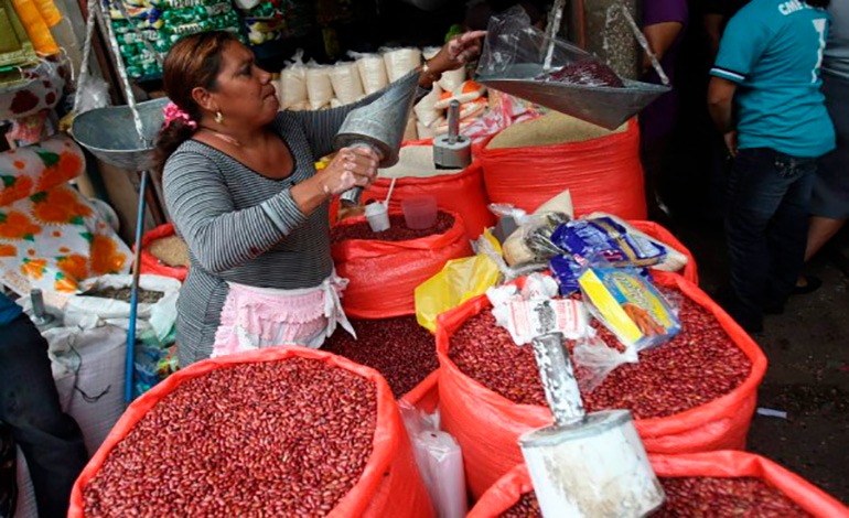 Sube el pollo y los frijoles en el mercado Zonal&nbsp;Belén